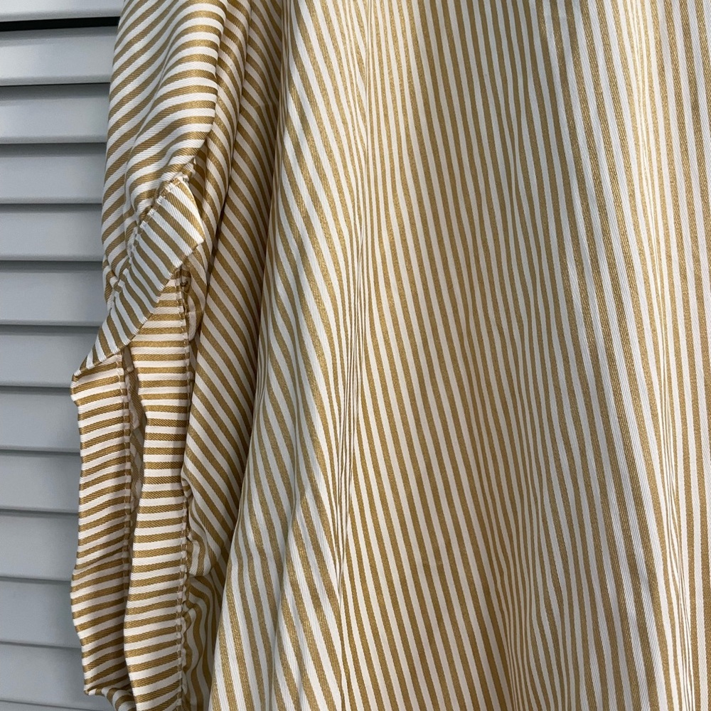 Everyday Chic Boutique Button Down Swing Top. Cre… - image 2